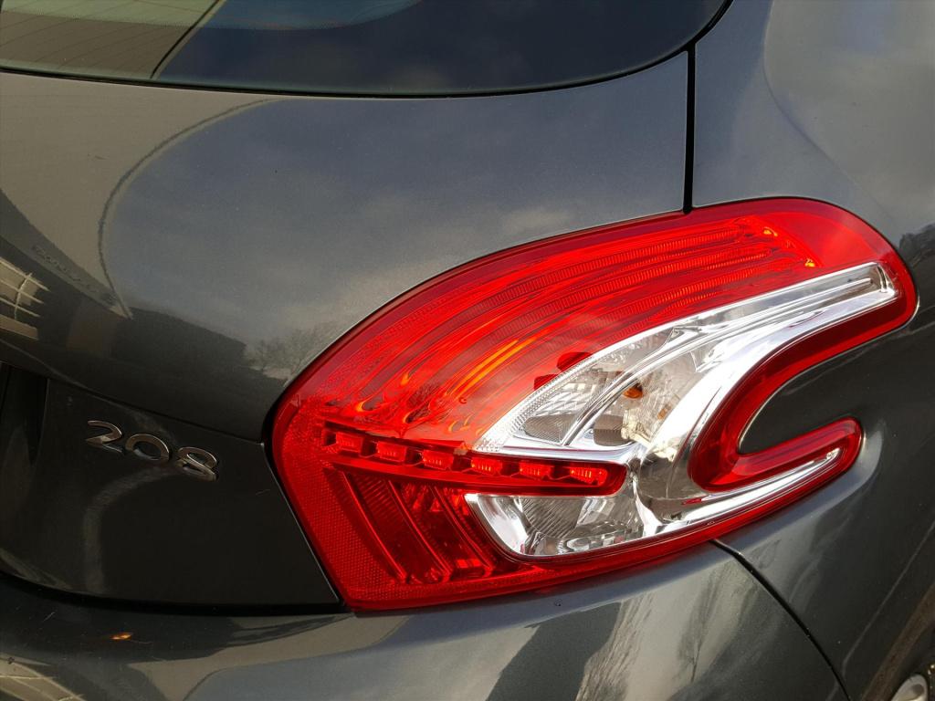 Peugeot 208 envy 1.2 vti 82pk 5d navigatie | cruise & climate control | par