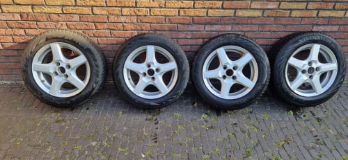 Set 15 inch lichtmetalen velgen met Vredestein Snowtrac 3 banden