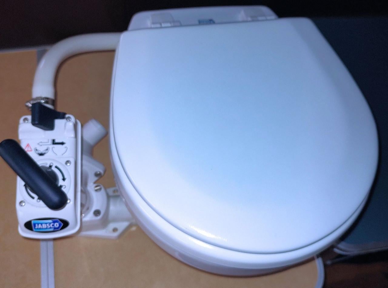 Te koop:  JABSCO Compact toiletpot