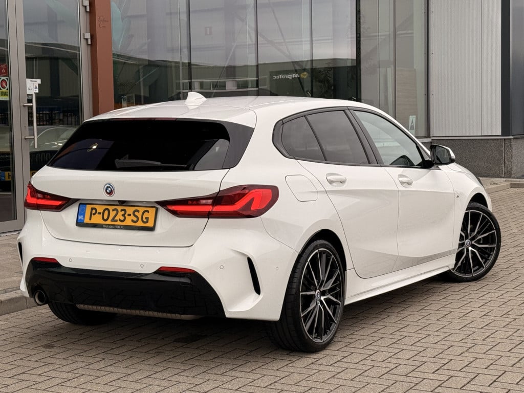BMW 1 Serie 118i executive m-sport | stoelverwarming | led | stuurverwarmin