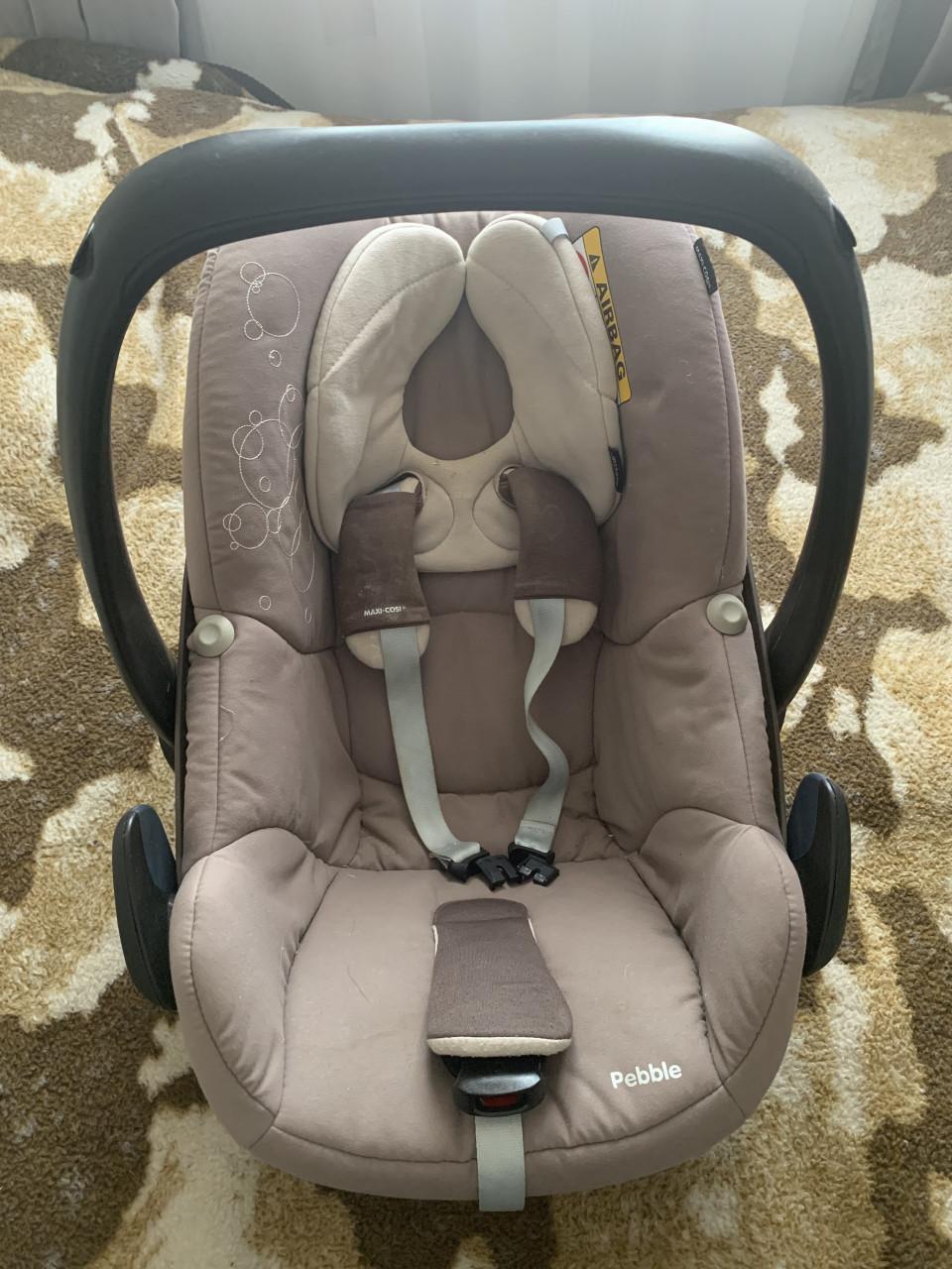 Maxi Cosi Pebble met regenhoes en voetenzak