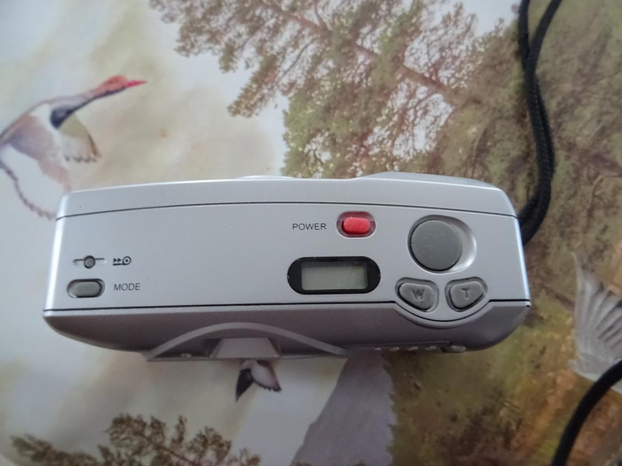 Te koop nog bijna nieuw oud  foto toestel voor film rol met batterijen.