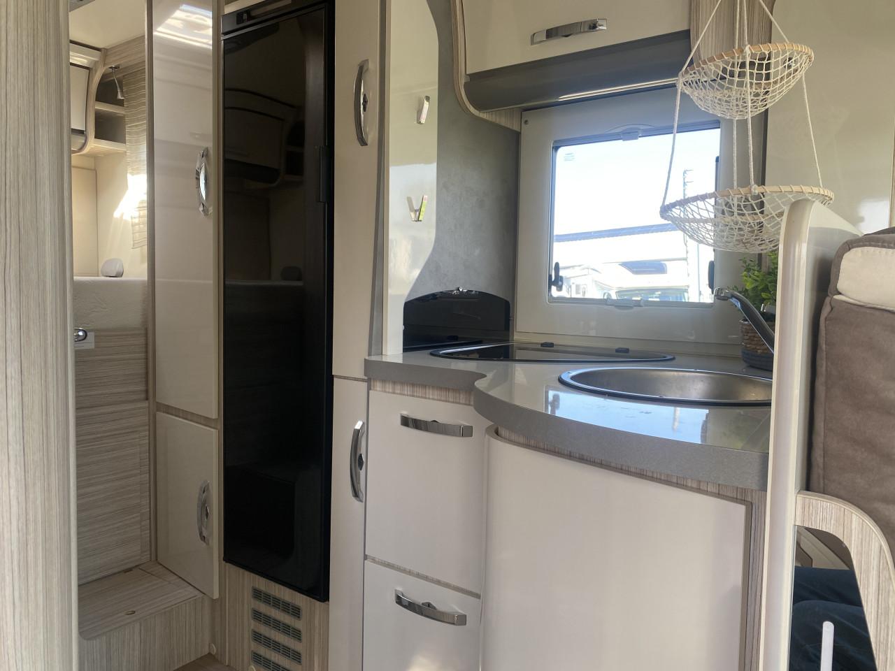 Elnagh T-Loft 450 - Prachtige 4 persoons half-integraal.