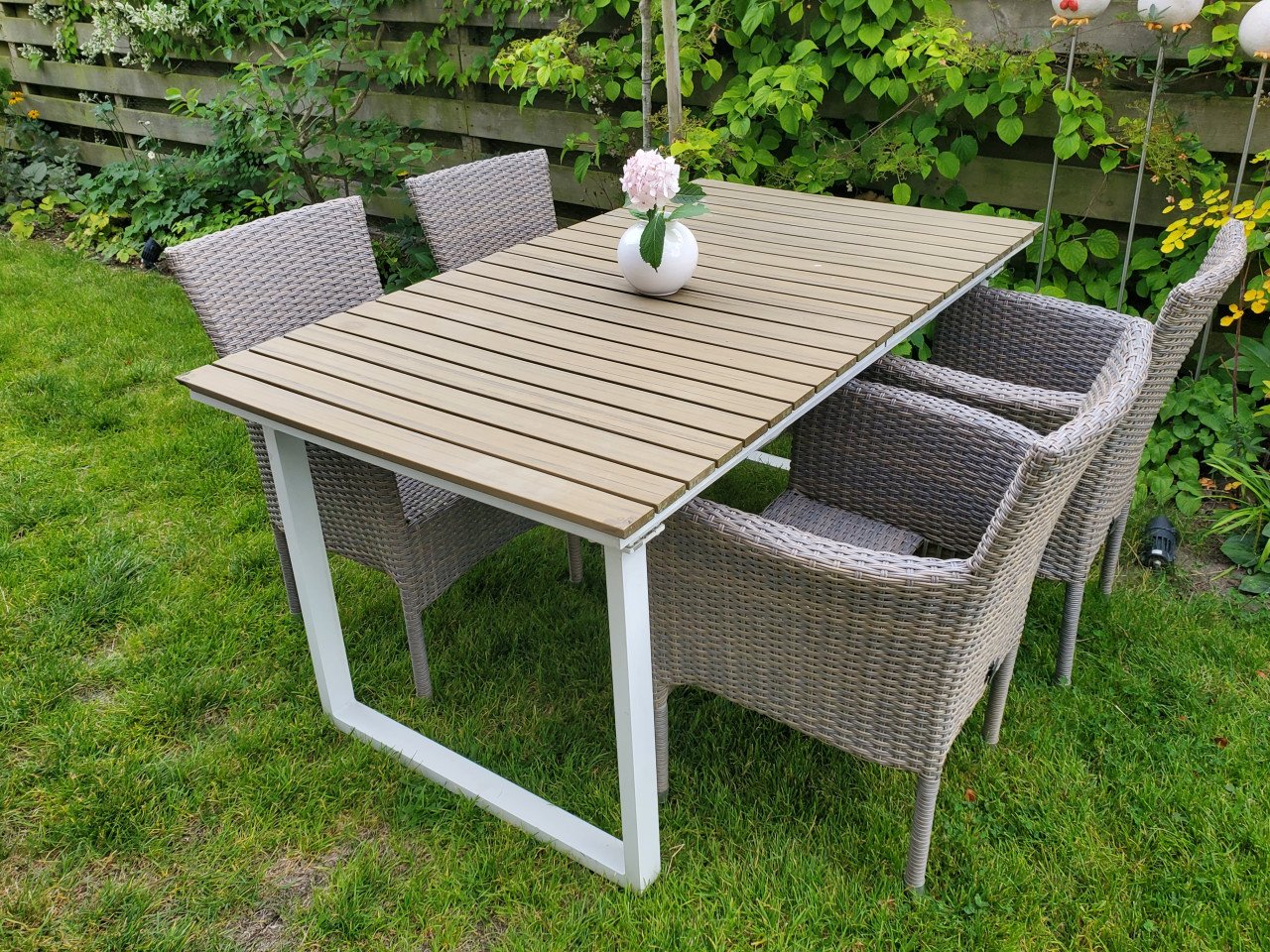 4 mooie, landelijke tuinstoelen