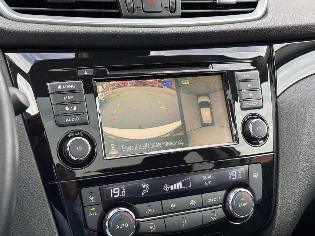 Nissan Qashqai 1.3 dig-t n-connecta design pack | trekhaak | panoramadak | 