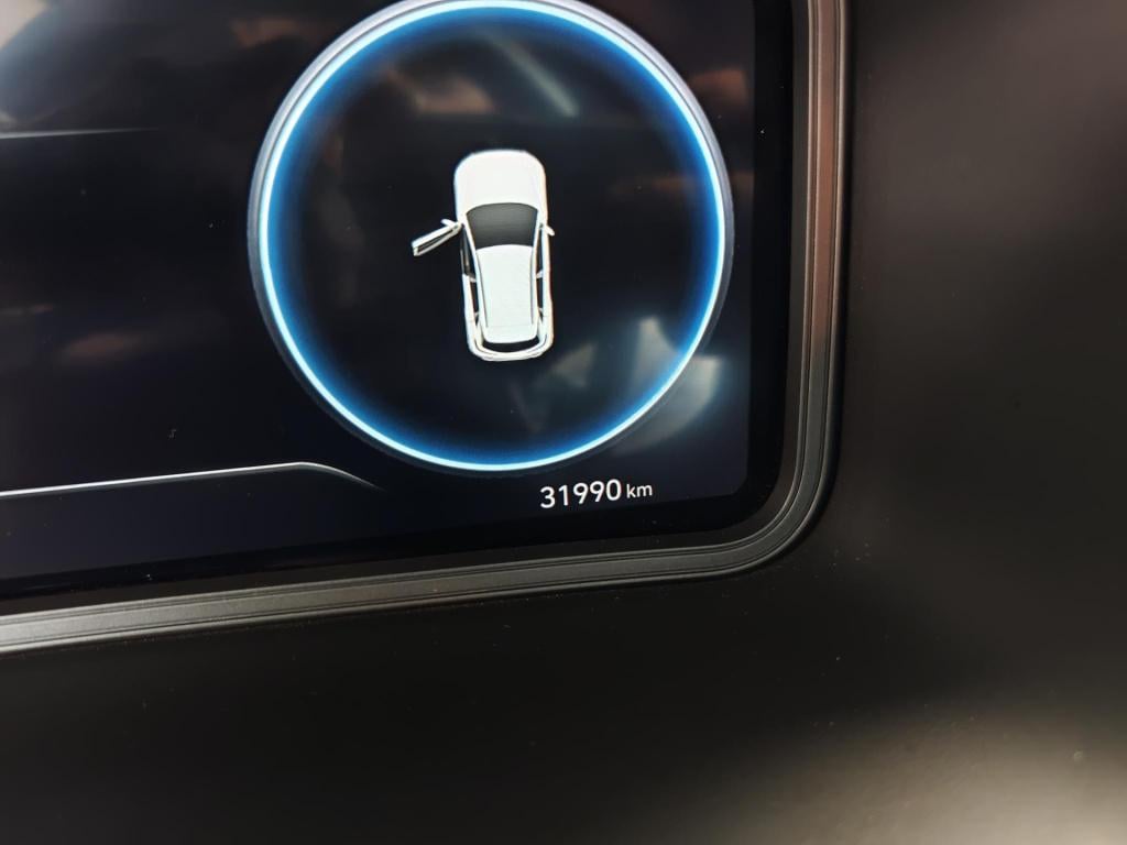 Hyundai Kona ev premium 64 kwh soh 98%