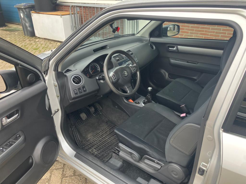 Suzuki Swift 1.3 exclusive