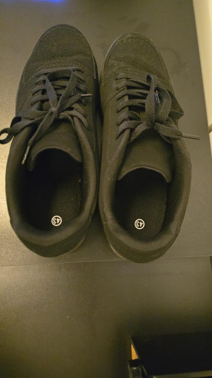 1x gedragen, Maat  43