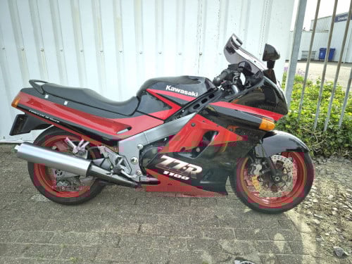 Kawasaki ZZR1100, sportieve toermotor