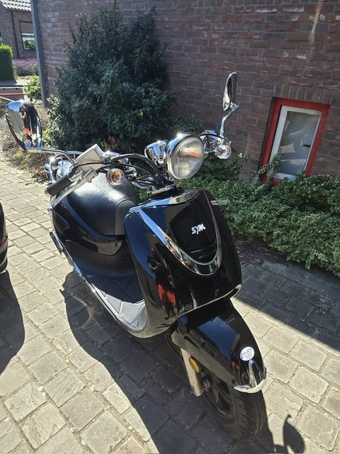 Retro scooter Sym Allo