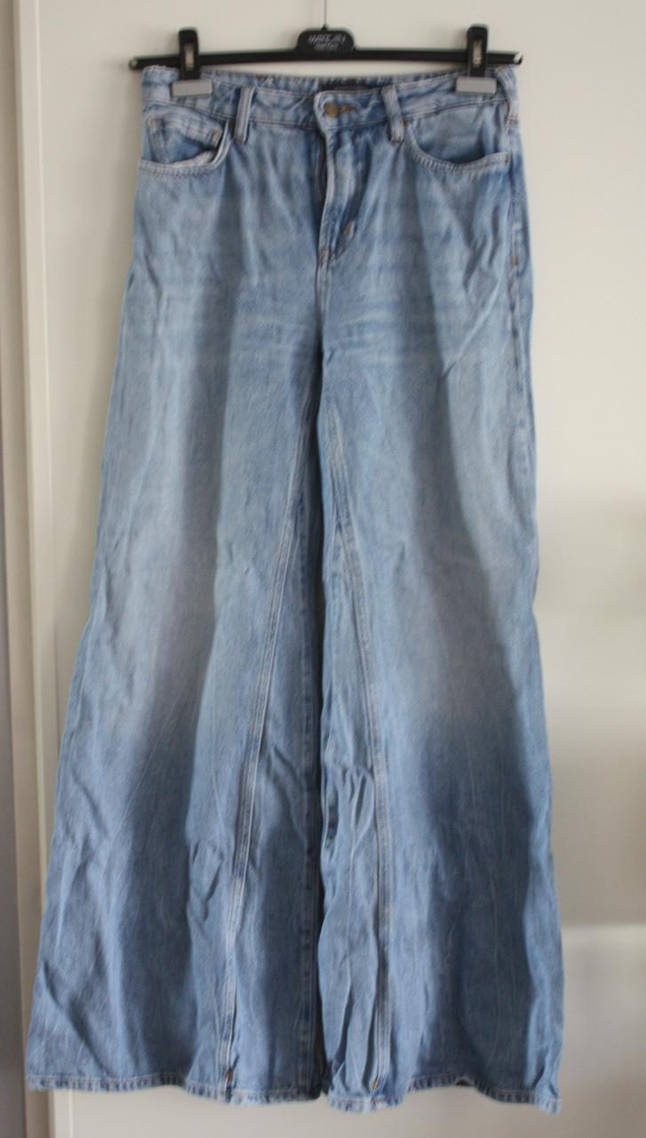 Licht blauwe wijde spijkerbroek maat 27-32