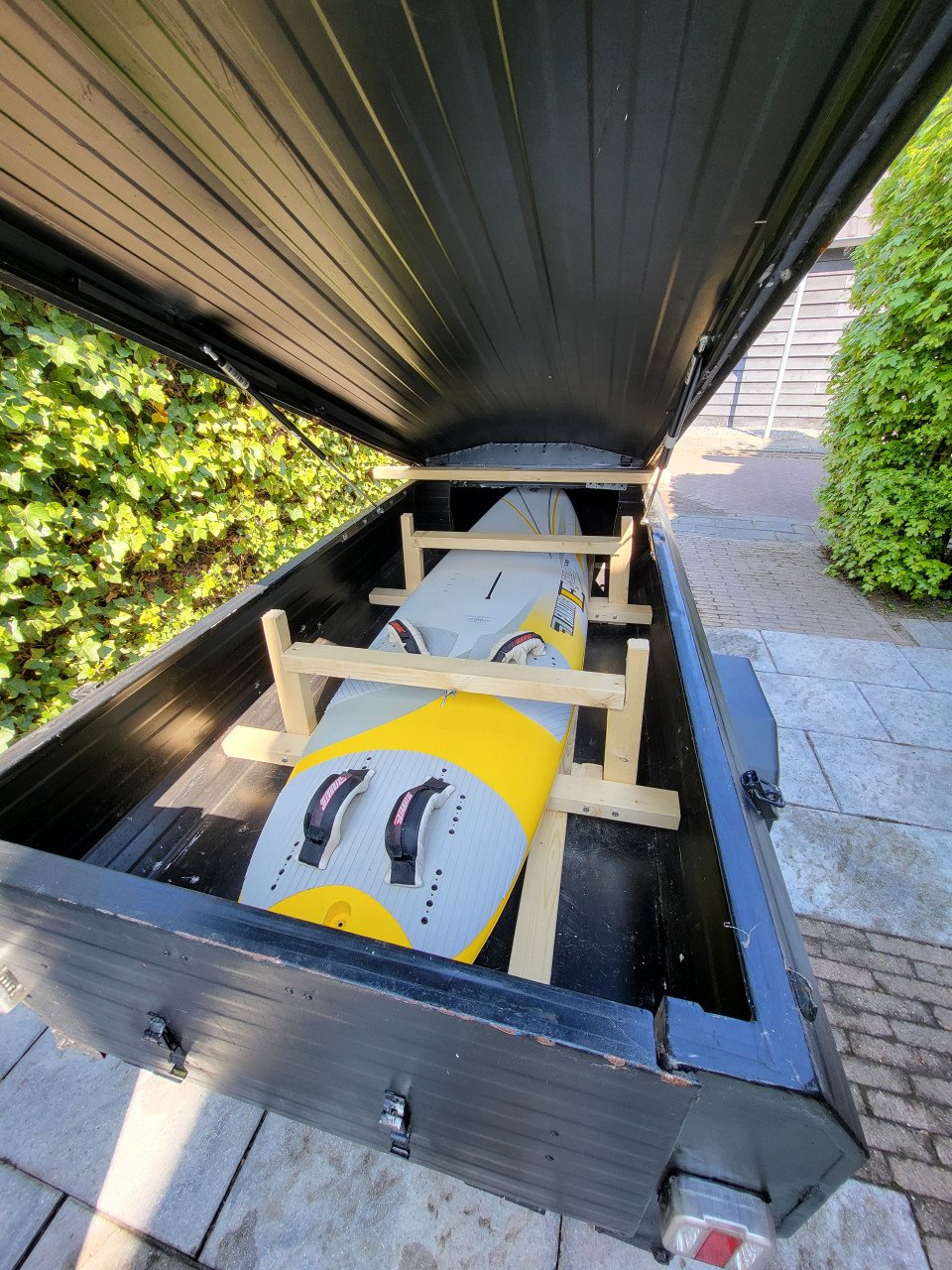 Surfkar, windsurfboards en zeilen