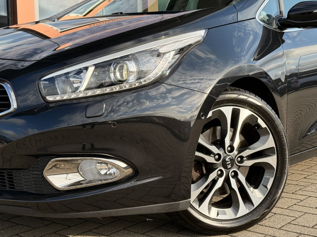 Kia Cee'd sportswagon 1.6 gdi businessline | pano | leder | stoel/stuur ver