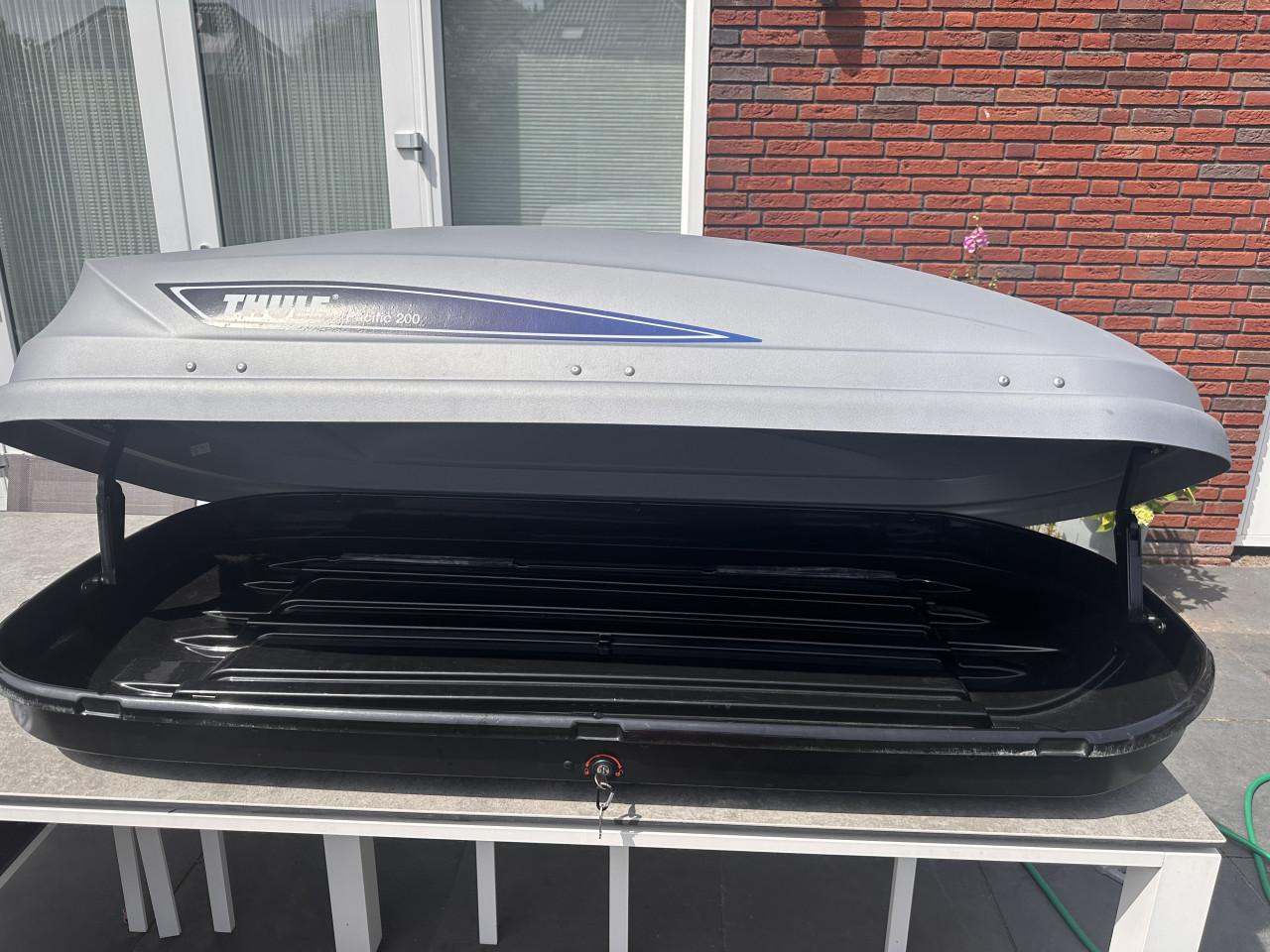 Thule dakkoffer Pacific 200 met fastgrip systeem/ 410 L