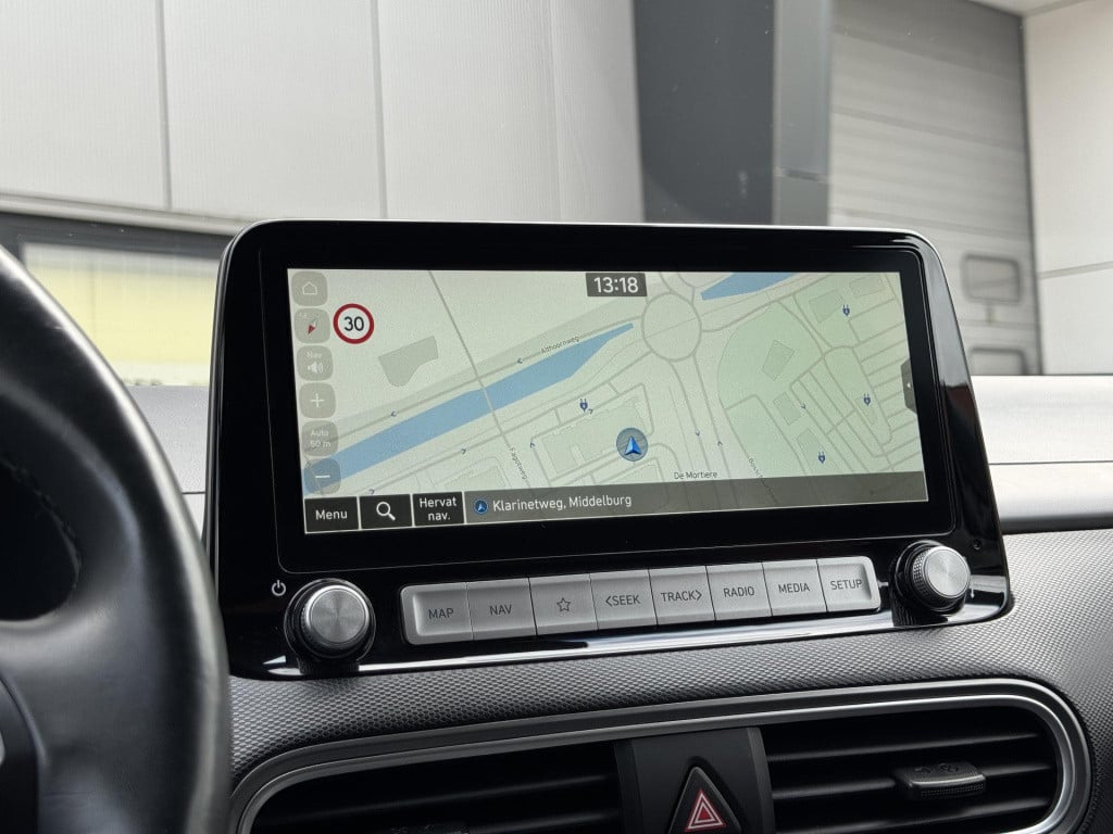 Hyundai Kona ev premium 64 kwh soh 95%, incl. accucertificaat!
