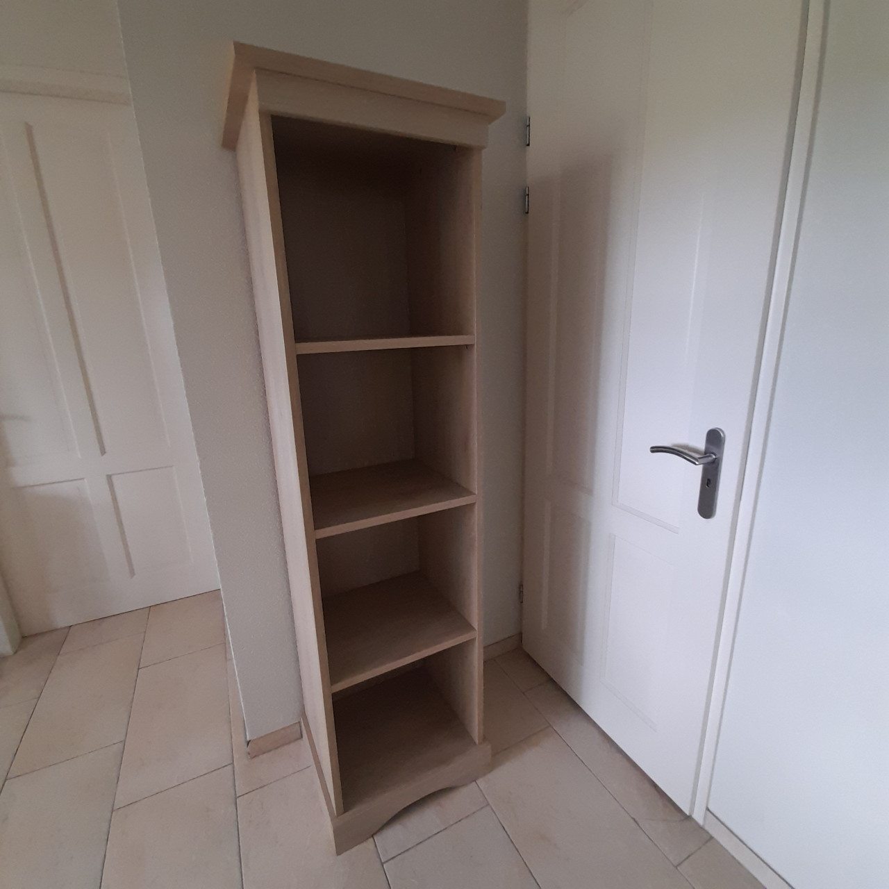 Boekenkast 54 x 44 x 184H ( z.g.a.n.)