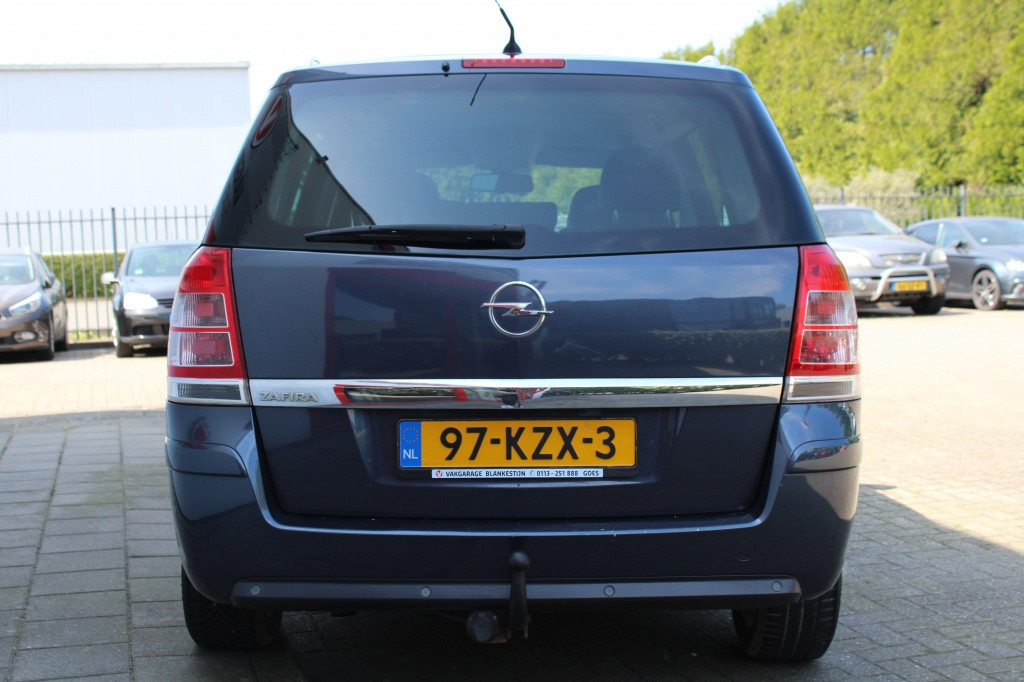 Opel Zafira met 1 jaar apk 1.8 cosmo