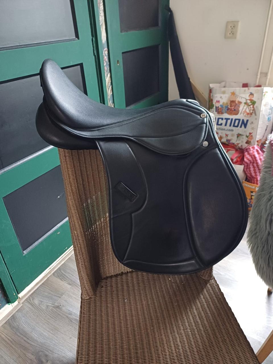 Veelzijdigheidszadel norton 17 inch
