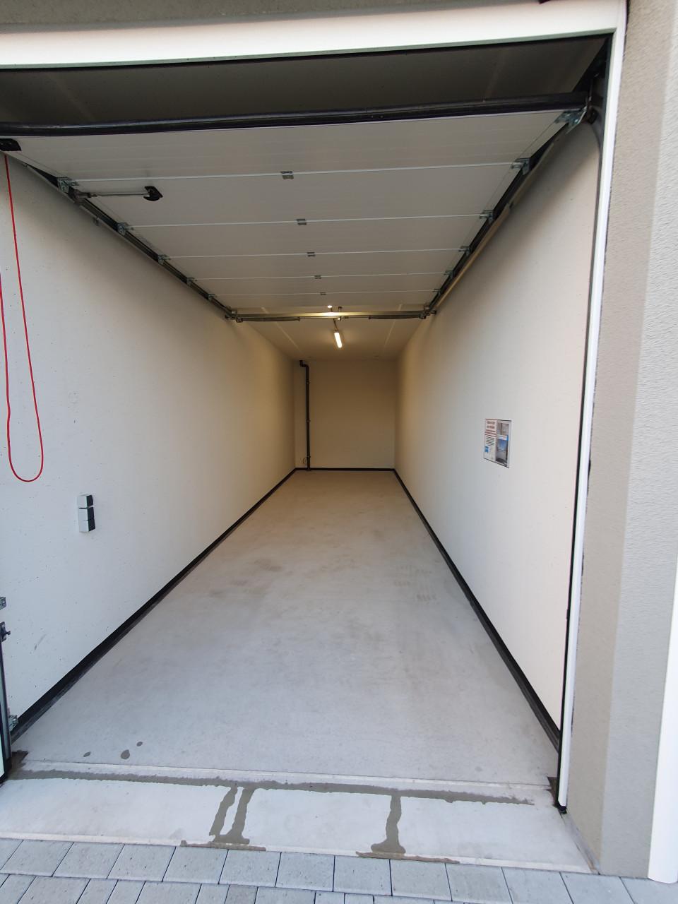 Te Huur – 27m2 Garagebox/ Opslagruimte/ Werkruimte in Burgh-Haamstede