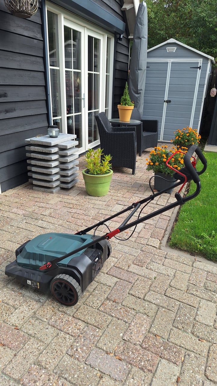 Bladblazer ,tuinscherm veegmachine op accu ( Accu niet bijgeleverd)