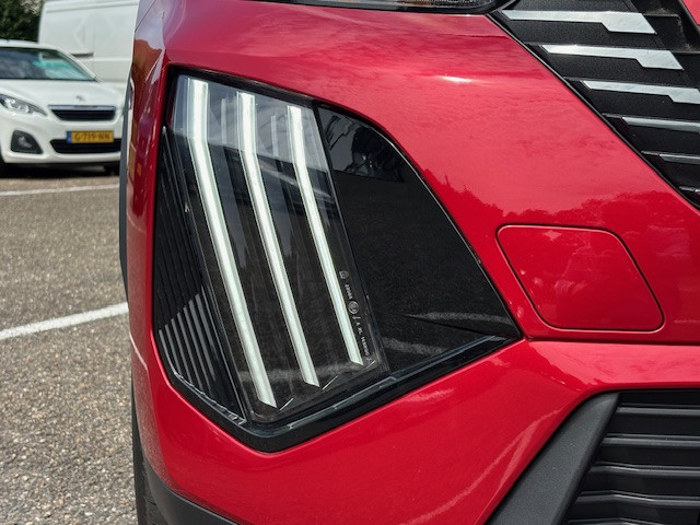Peugeot 2008 allure 1.2 pt-100pk navigatie | apple carplay & android auto |