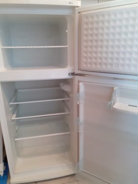 Koelkast met diepvries kast in 1