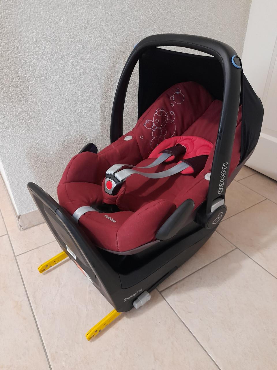 Maxi cosi pebble set met iso fix van 0/9 mnd en 9/18kg (in goede nette st.
