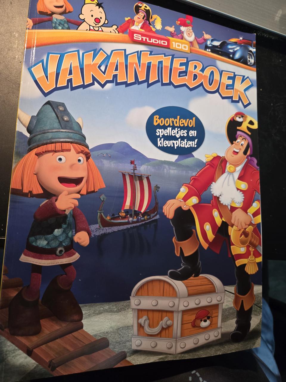 Vakantieboek Studio 100, een boek vol activiteiten.