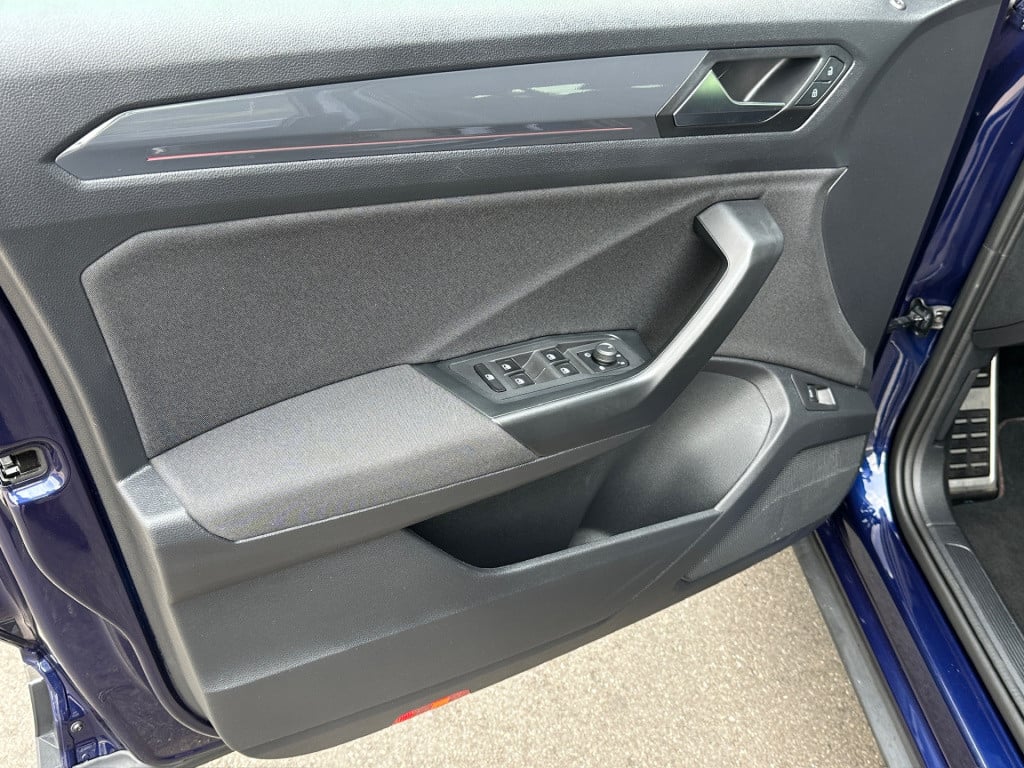 Volkswagen T-roc 1.5 tsi 150pk sport | trekhaak | carplay | led | dode hoek