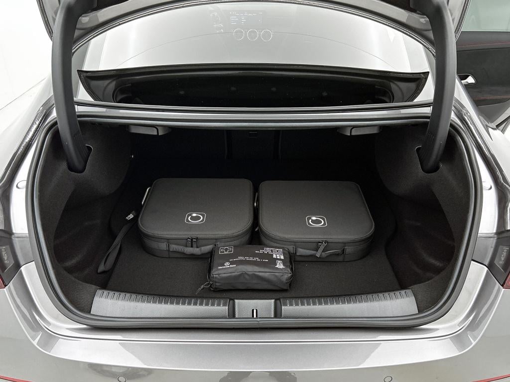 Mercedes-Benz Cla 250 e business solution amg | nightpakket | smartphone in