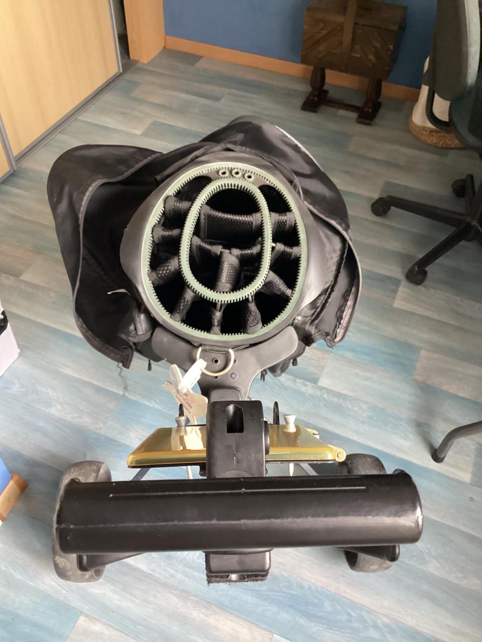 Golftas met trolly zwart. Merk Legend.