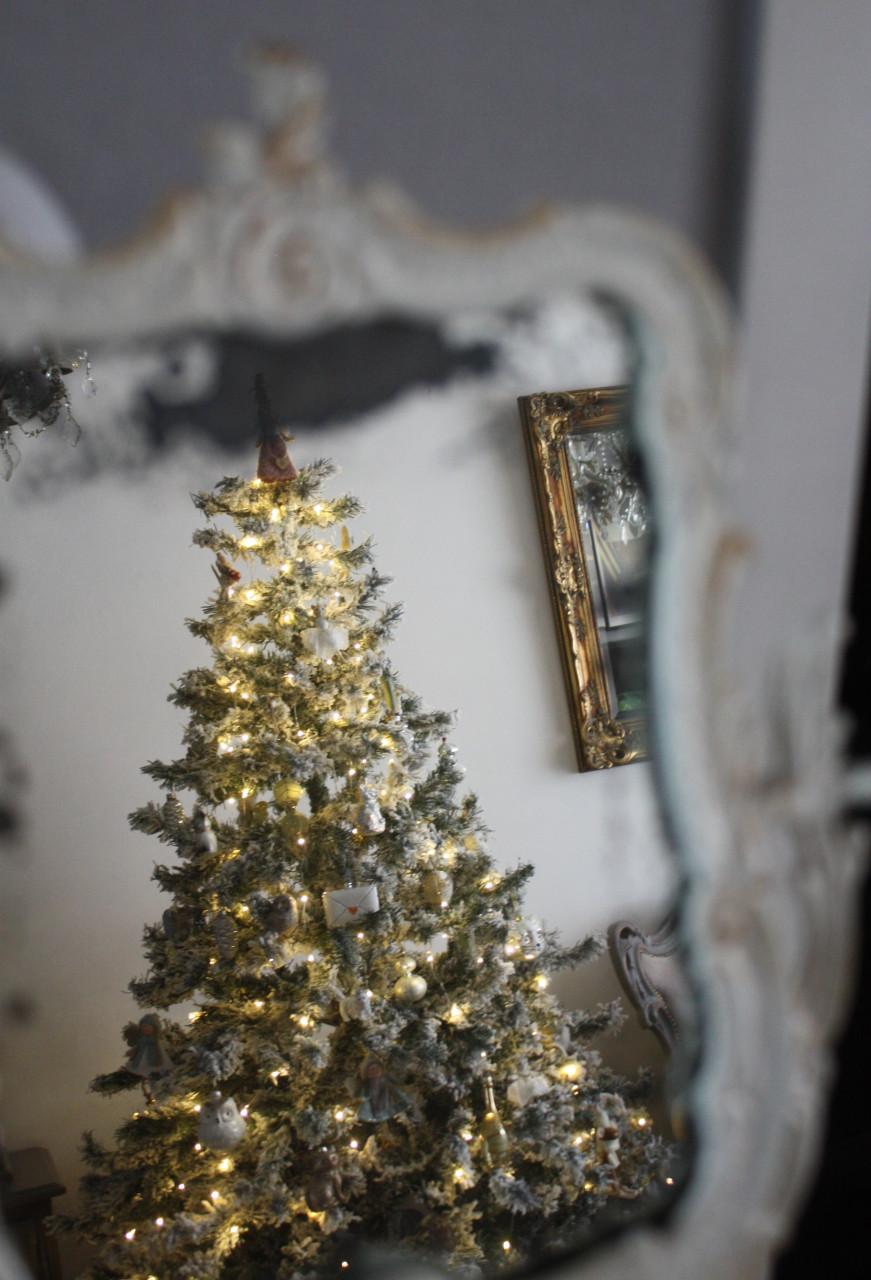 Mooie zware barok spiegel op voet