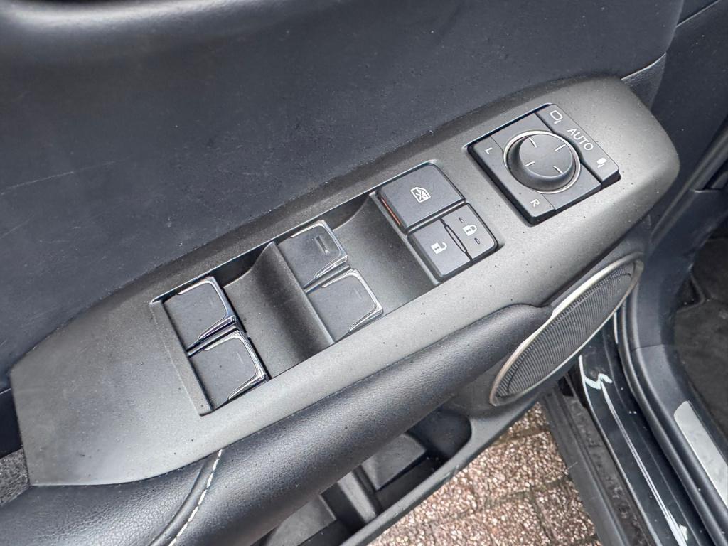 Lexus Nx 300h awd business line