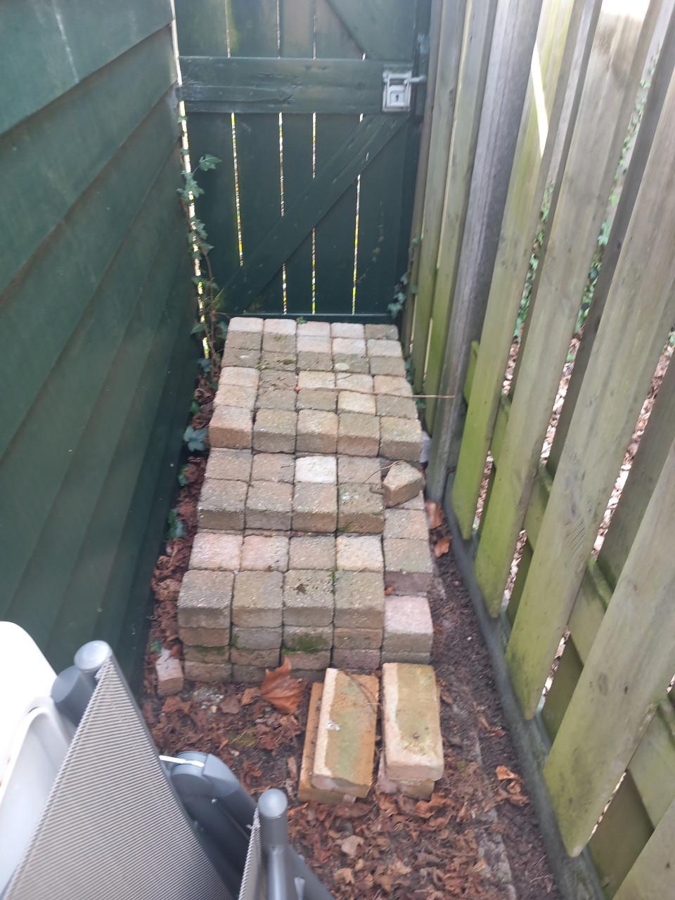 GRATIS ophalen ca. 40m2 klinkers (koppelstones)