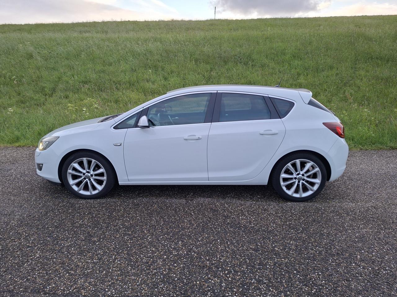 Opel Astra j 1.6 Cosmo