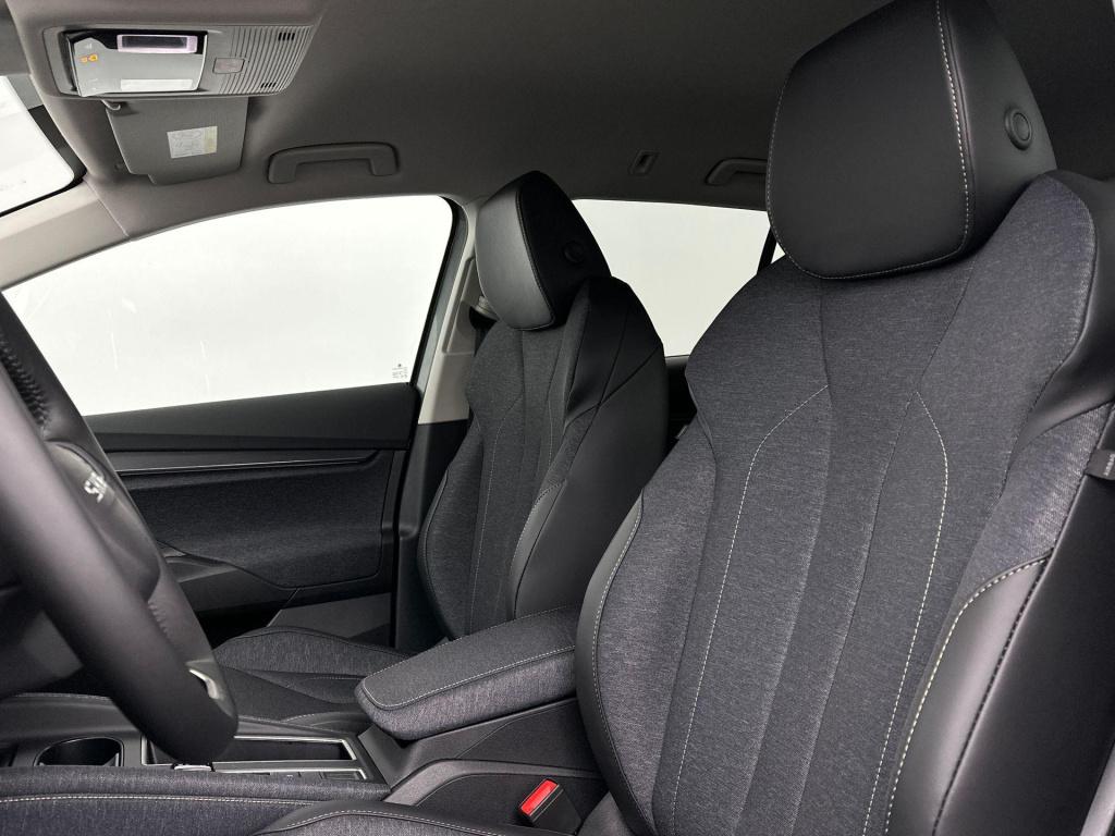Skoda Elroq business edition tour elektromotor 150 kw / 204 pk