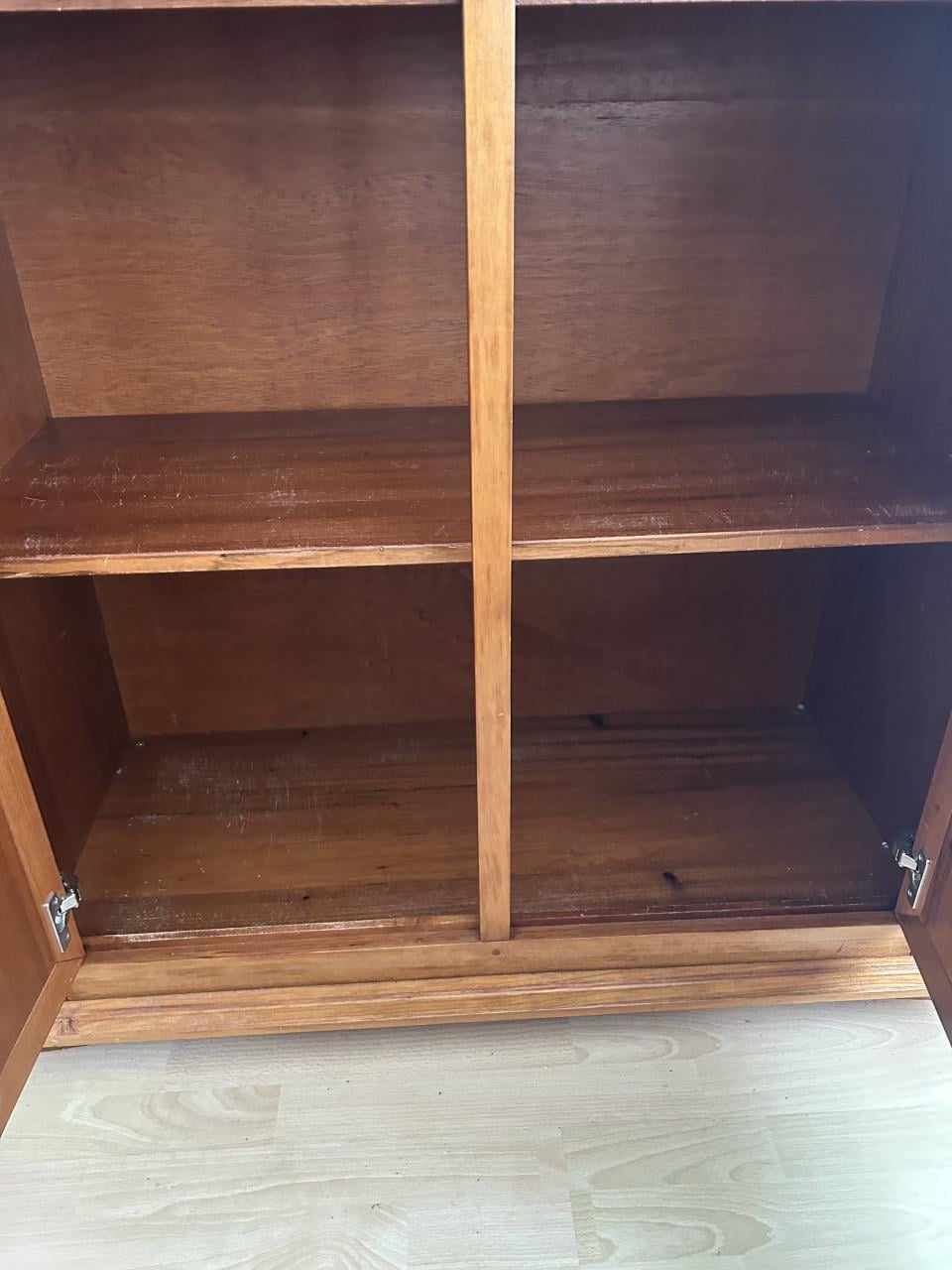 Notenhouten kast