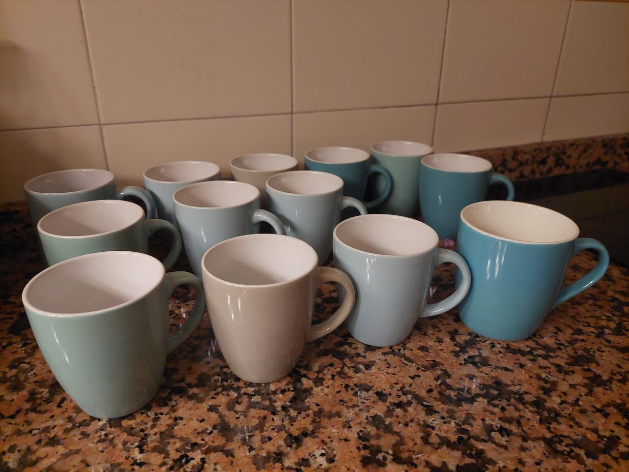 13 mokken beige en groen tinten