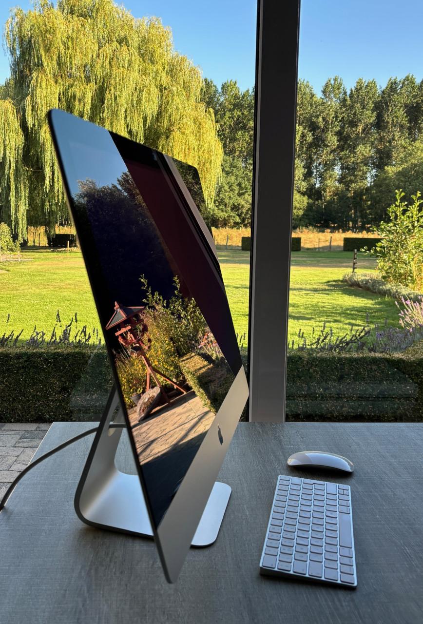 Apple iMac 27 inch met 24 GB werkgeheugen met keyboard + muis