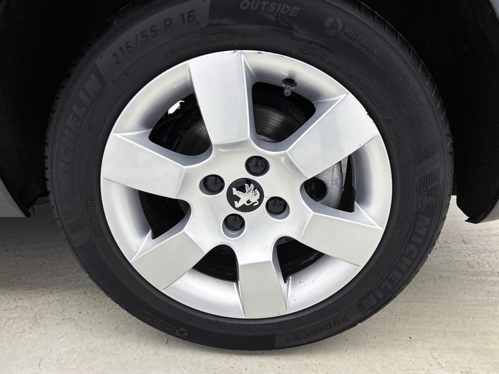 Peugeot 5008 130 pk style 7 persoons | rijklaar | trekhaak | panoramadak | 