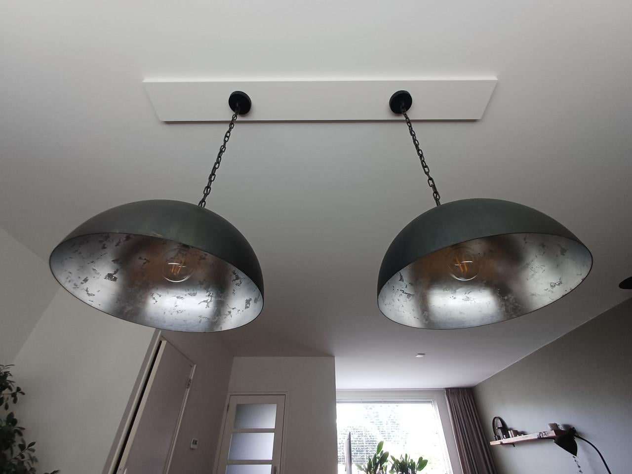 2 hanglampen metaal