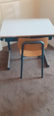 Origineel school bureau met stoel