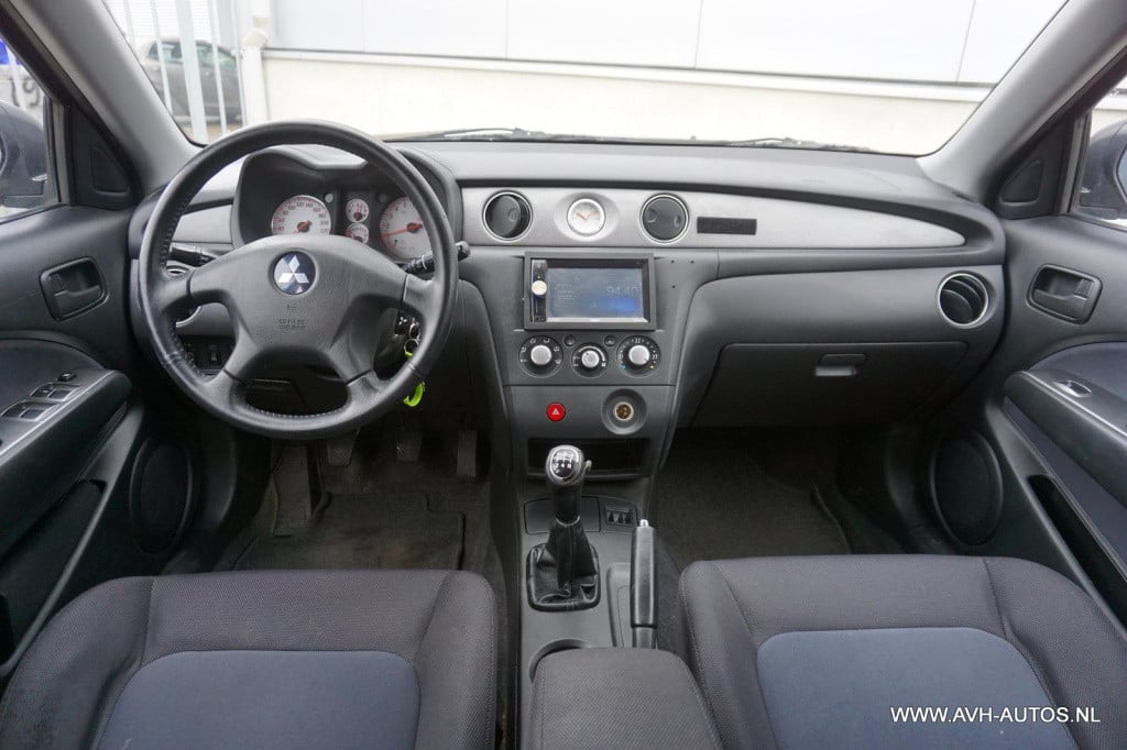 Mitsubishi Outlander 2.0 invite+