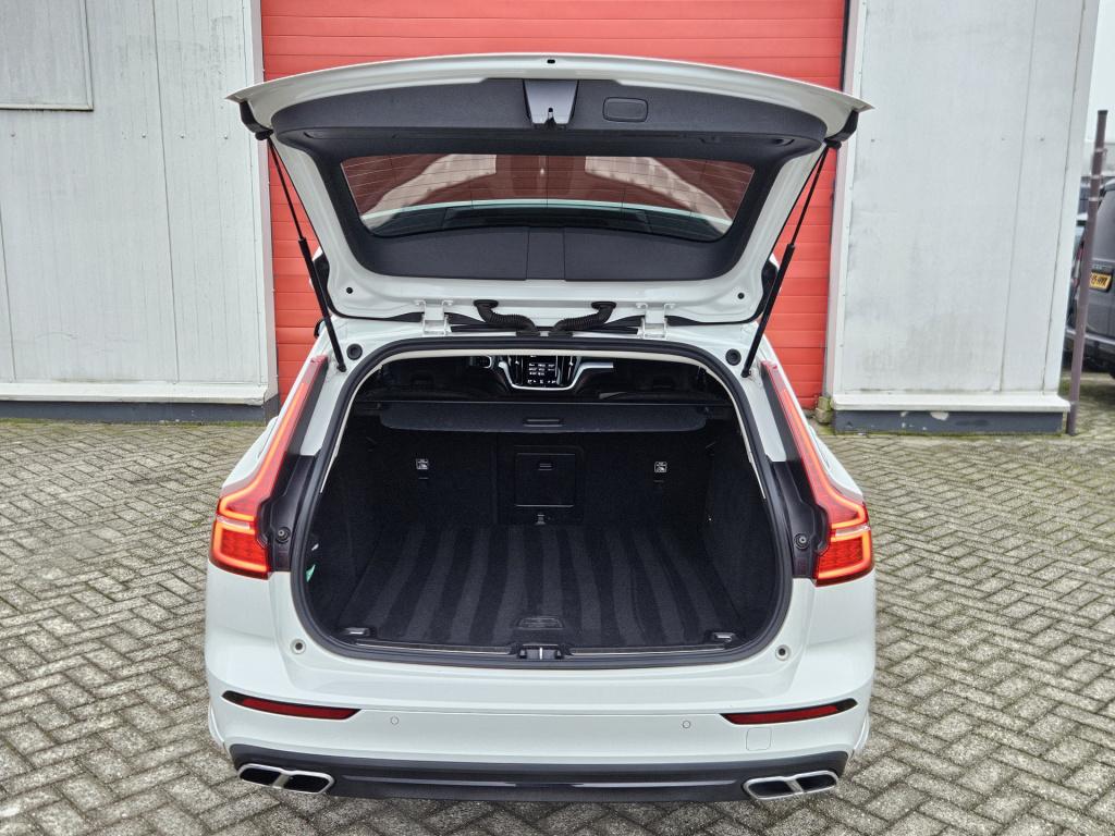 Volvo V60 2.0 b3 momentum advantage | r-design | acc | carplay