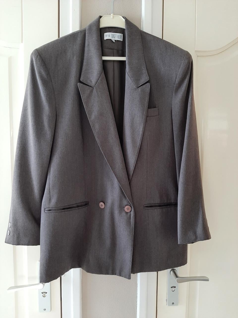 COLBERT MET SCHOUDERVULLING - MAAT 38