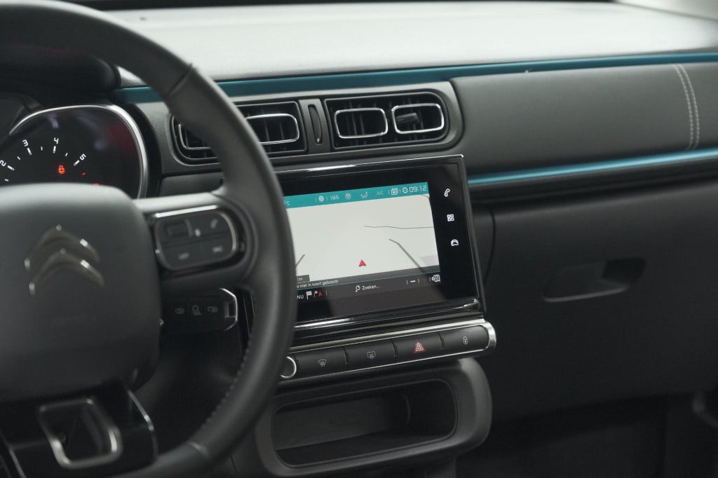 Citroen C3 puretech 110 shine | camera | navigatie | apple carplay | parkee