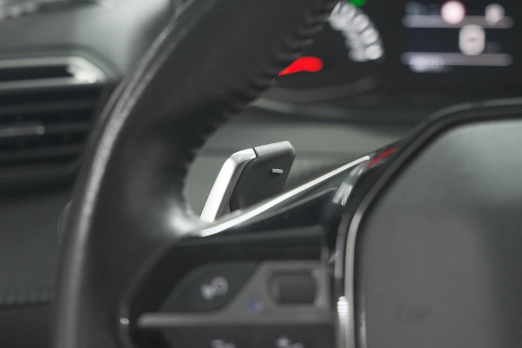 Peugeot 208 puretech 100 eat8 active | trekhaak | parkeersensoren | navigat