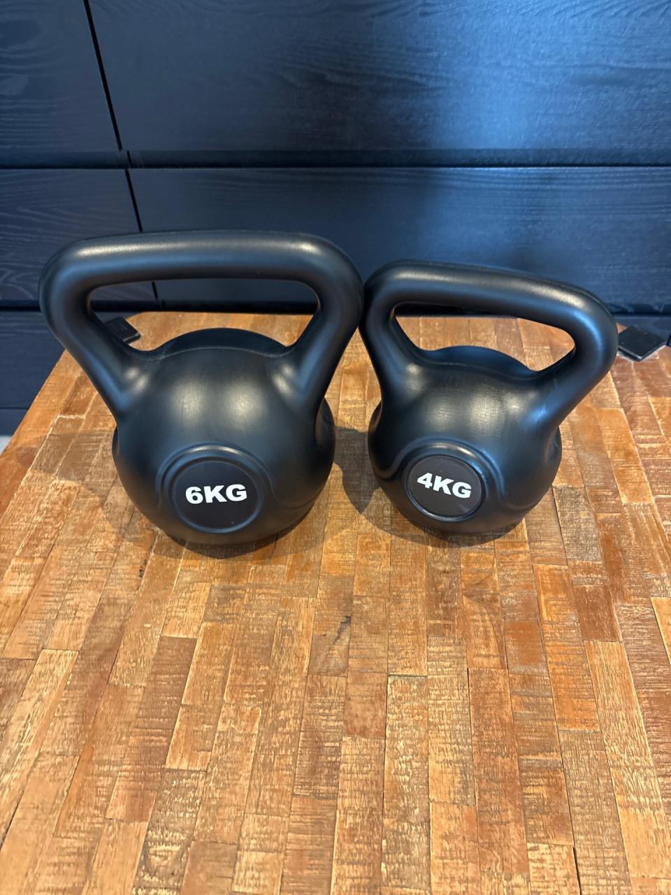 Kettlebell 4 en 6 kilo.