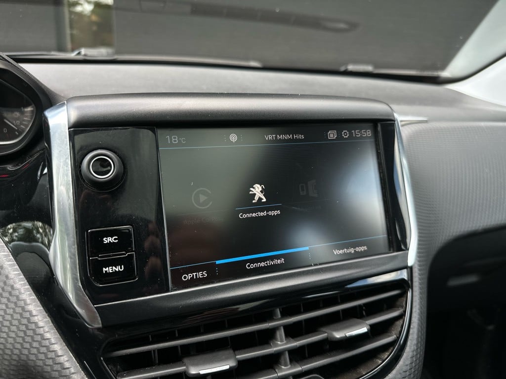 Peugeot 2008 1.2 t blue lion // panoramadak // apple carplay //