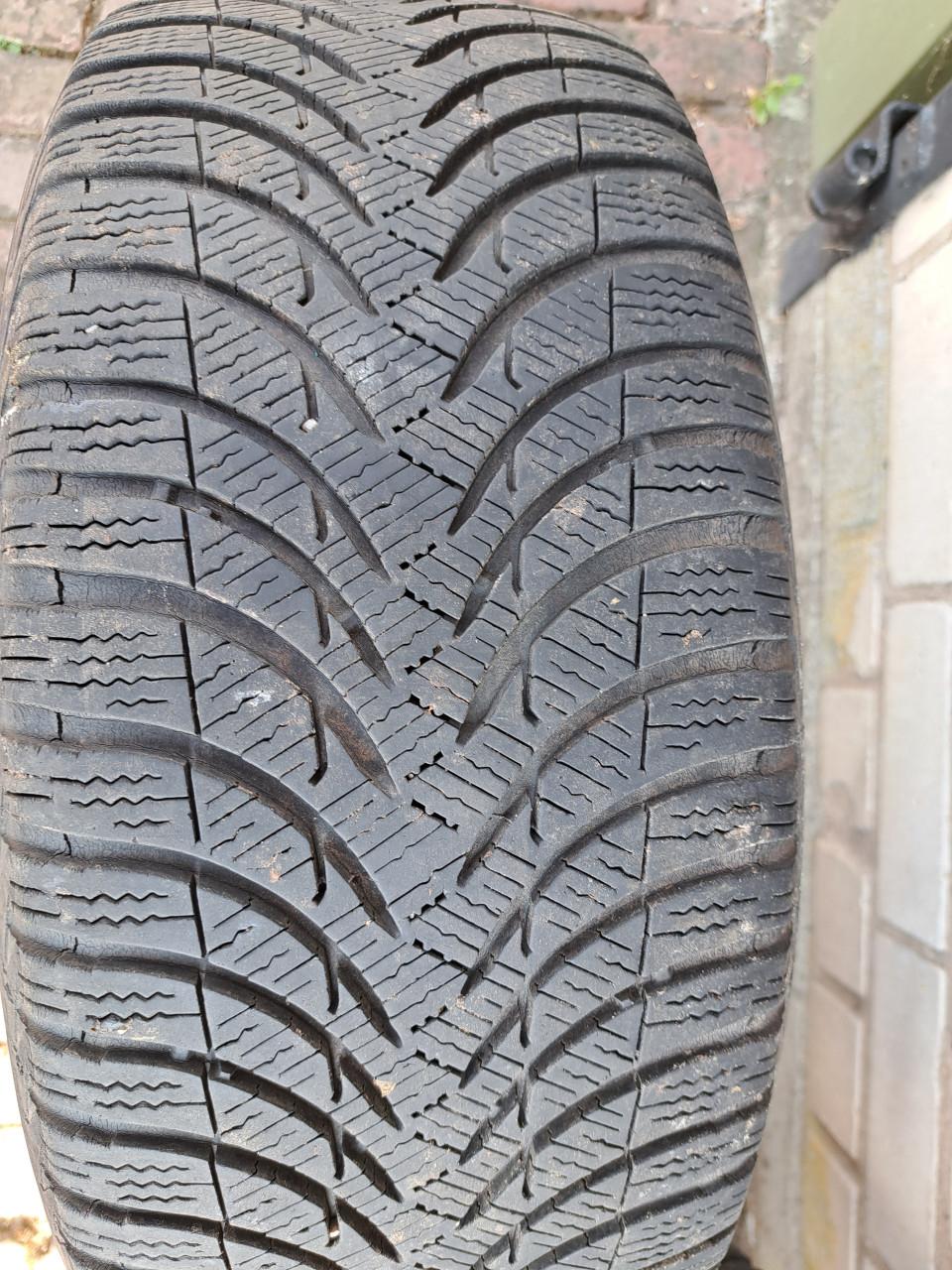 Set 4 winterbanden op originele BMW velgen